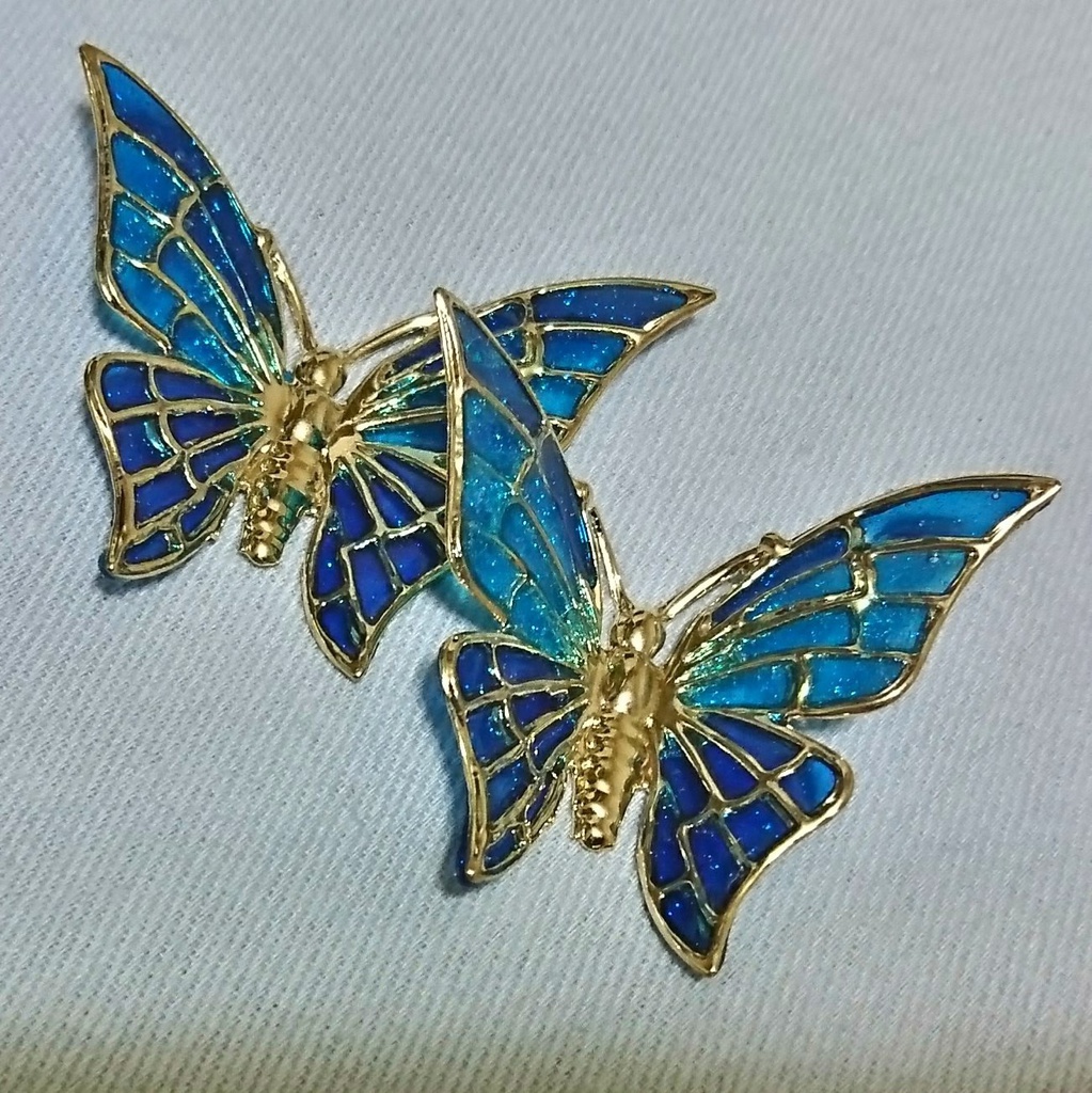 青い蝶のピアス・ノンホールピアス