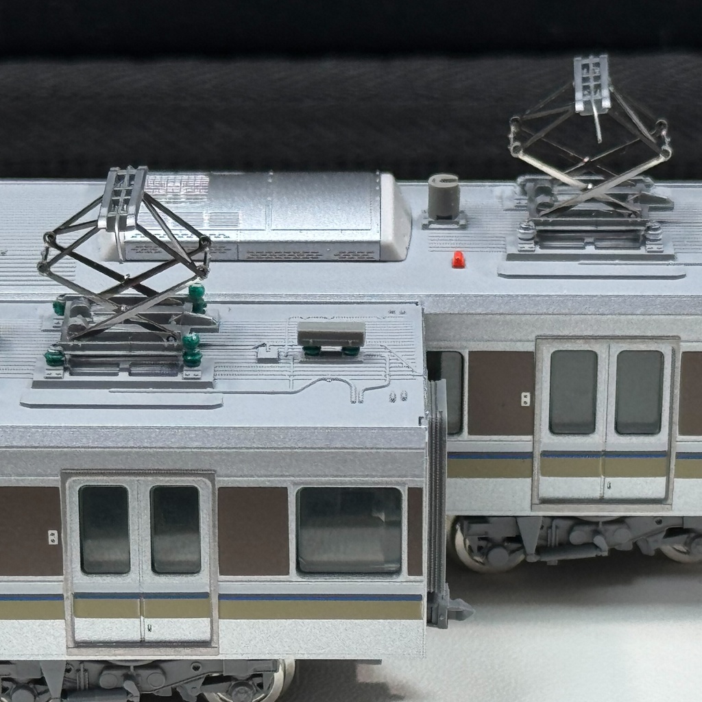 5000/223-5000系 パンタ碍子/配管台座カバー