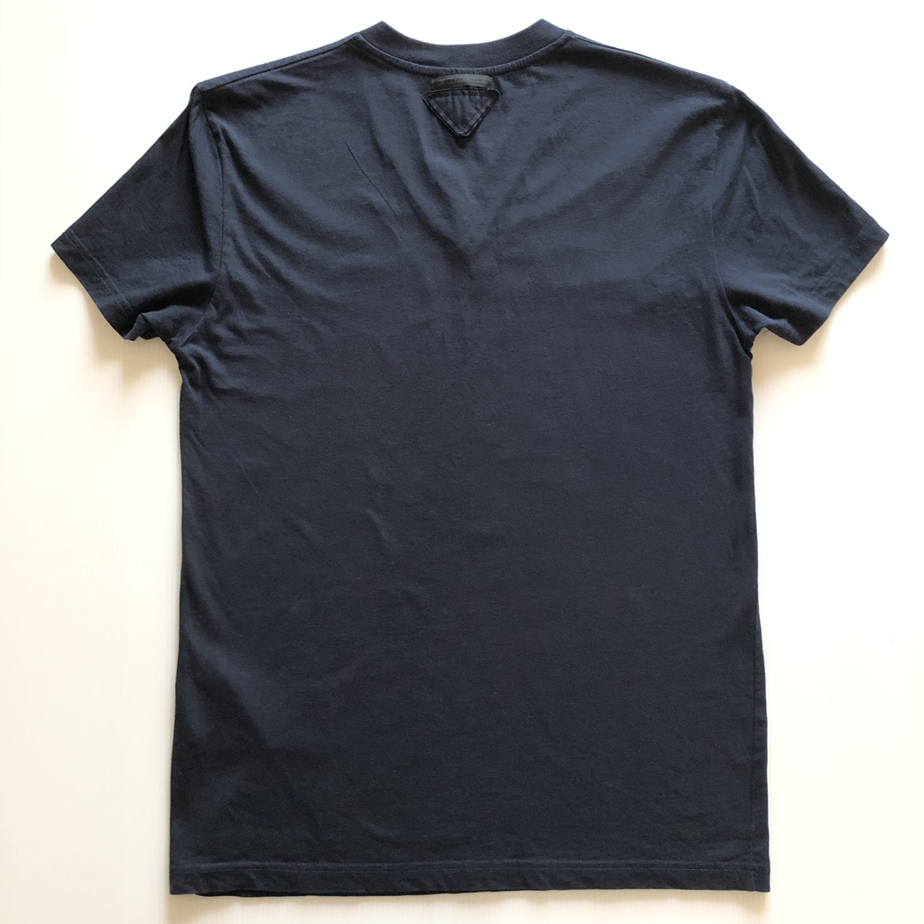 PRADA バックロゴTシャツ
