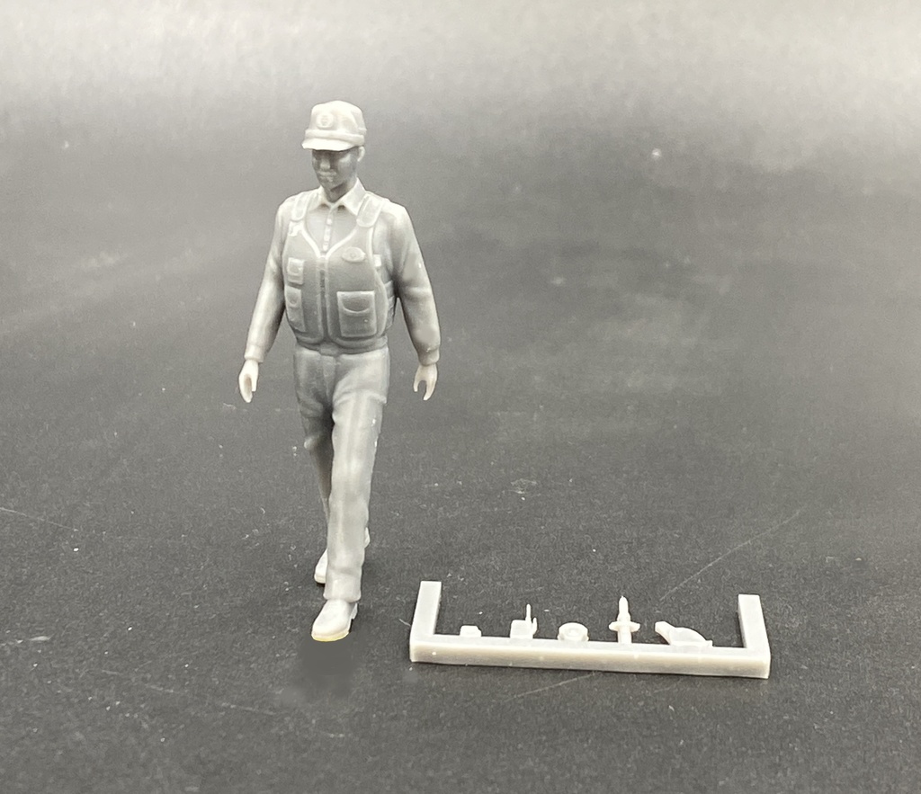 1/35 警察官歩行ポーズ1A(活動帽)