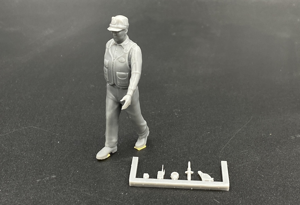 1/35 警察官歩行ポーズ1B(活動帽)