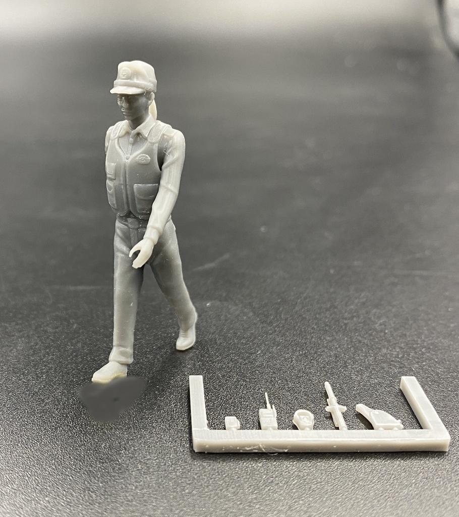 1/35 警察官歩行ポーズ1C(活動帽)