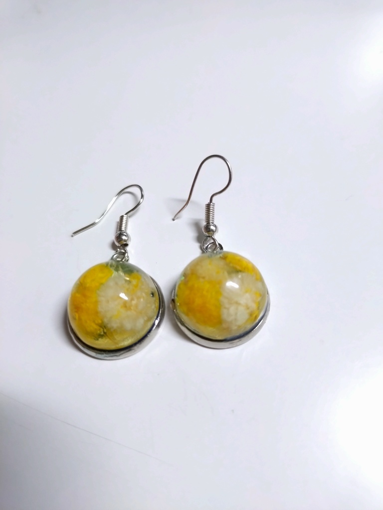 黄色いflowerピアス