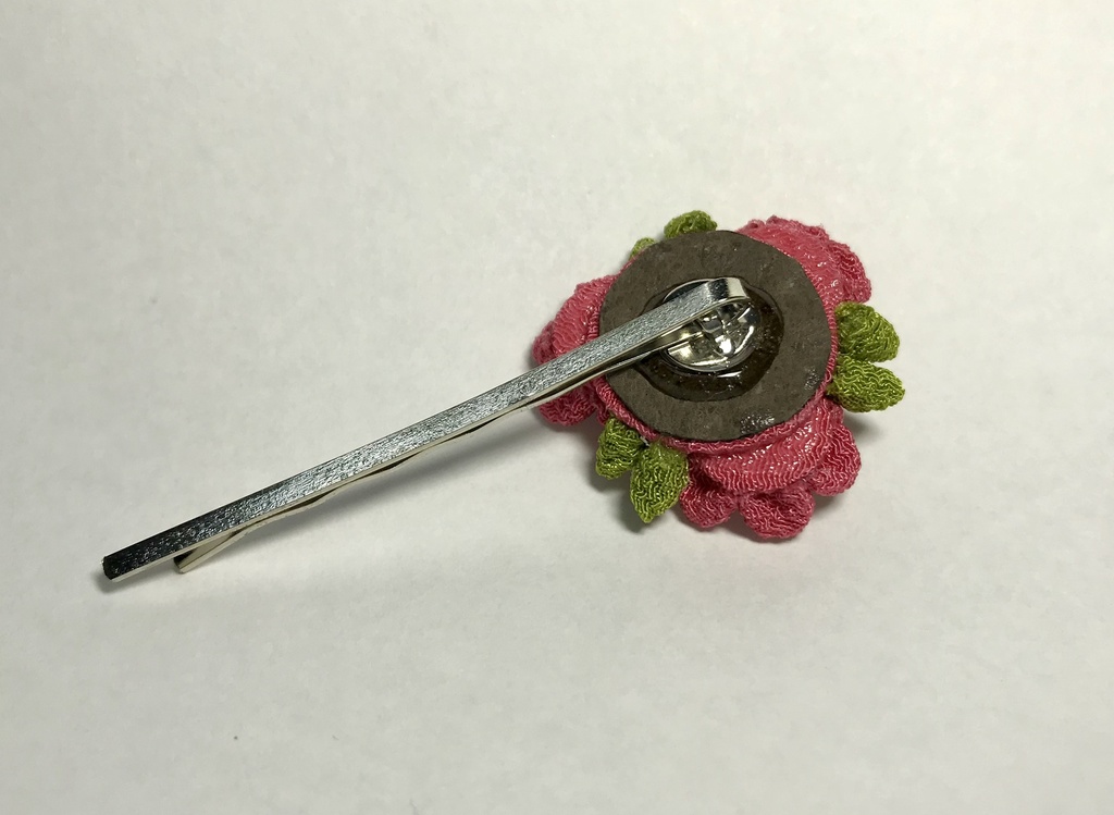 【つまみ細工】小花のヘアピン(長春色)