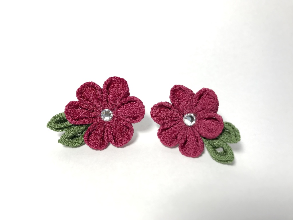 【つまみ細工】紅いお花ピアス