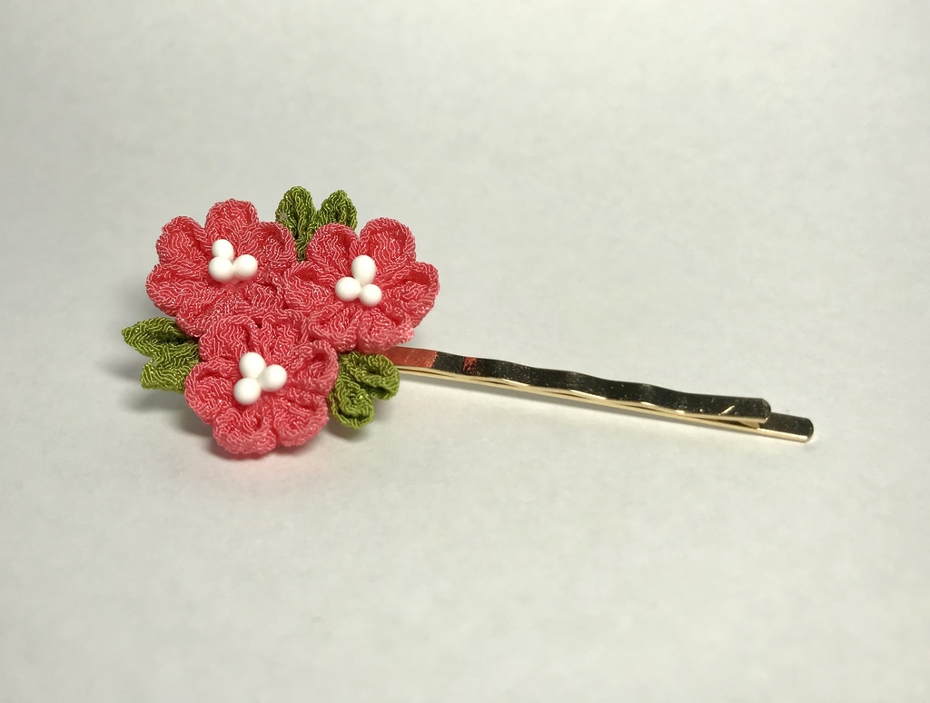 【つまみ細工】小花のヘアピン(真朱色)