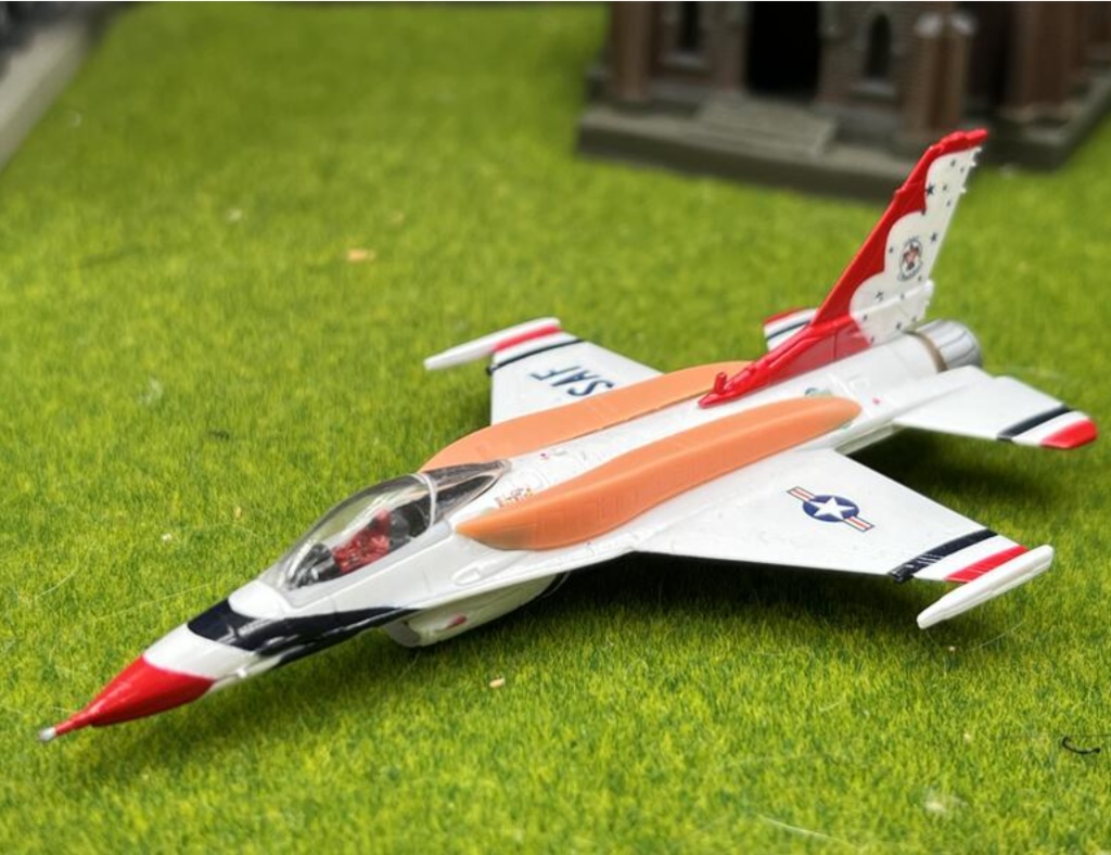 1396 1/144 F-16 CFT コンフォーマル・フューエル・タンク
