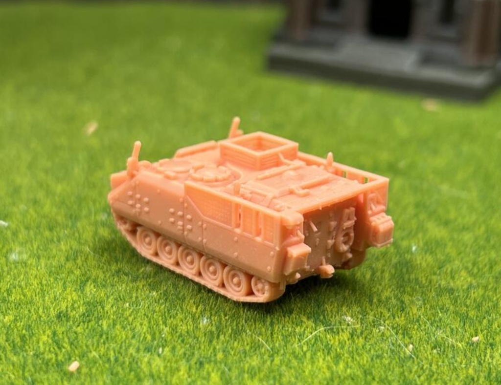 1357 1/144 YPR-765-23 PRGWT 装甲救急車 後期型