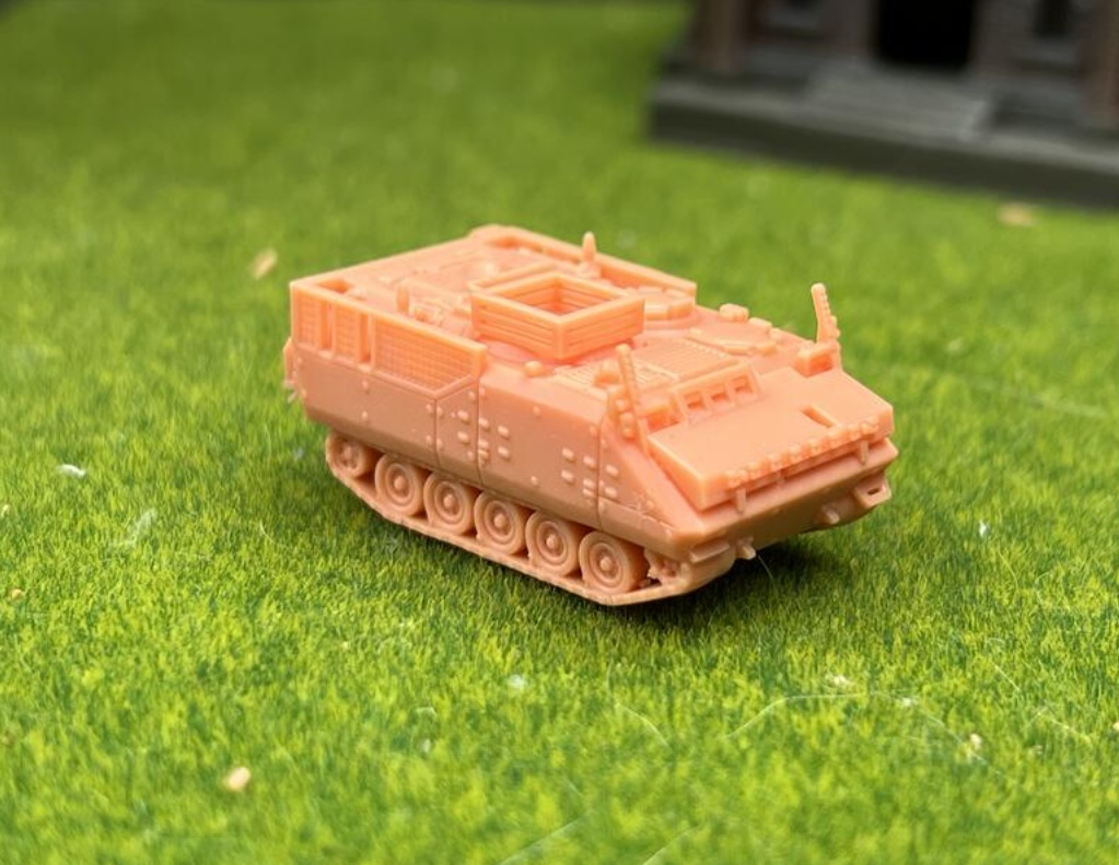 1357 1/144 YPR-765-23 PRGWT 装甲救急車 後期型