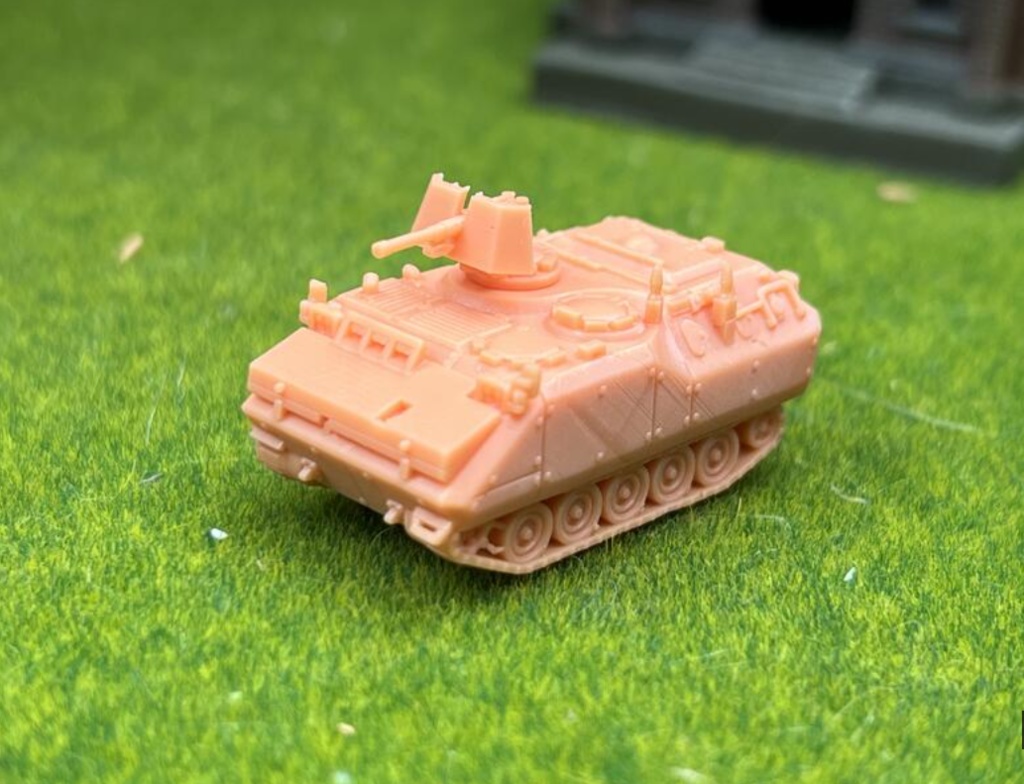 1352 1/144 YPR-765 PRCO-C1 前期型 歩兵戦闘車 