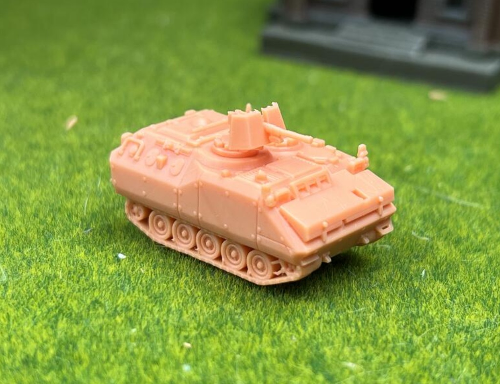 1352 1/144 YPR-765 PRCO-C1 前期型 歩兵戦闘車