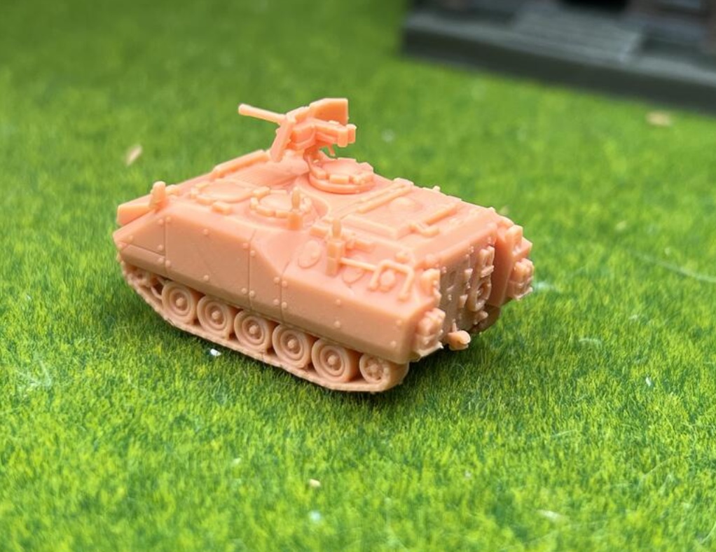 1352 1/144 YPR-765 PRCO-C1 前期型 歩兵戦闘車