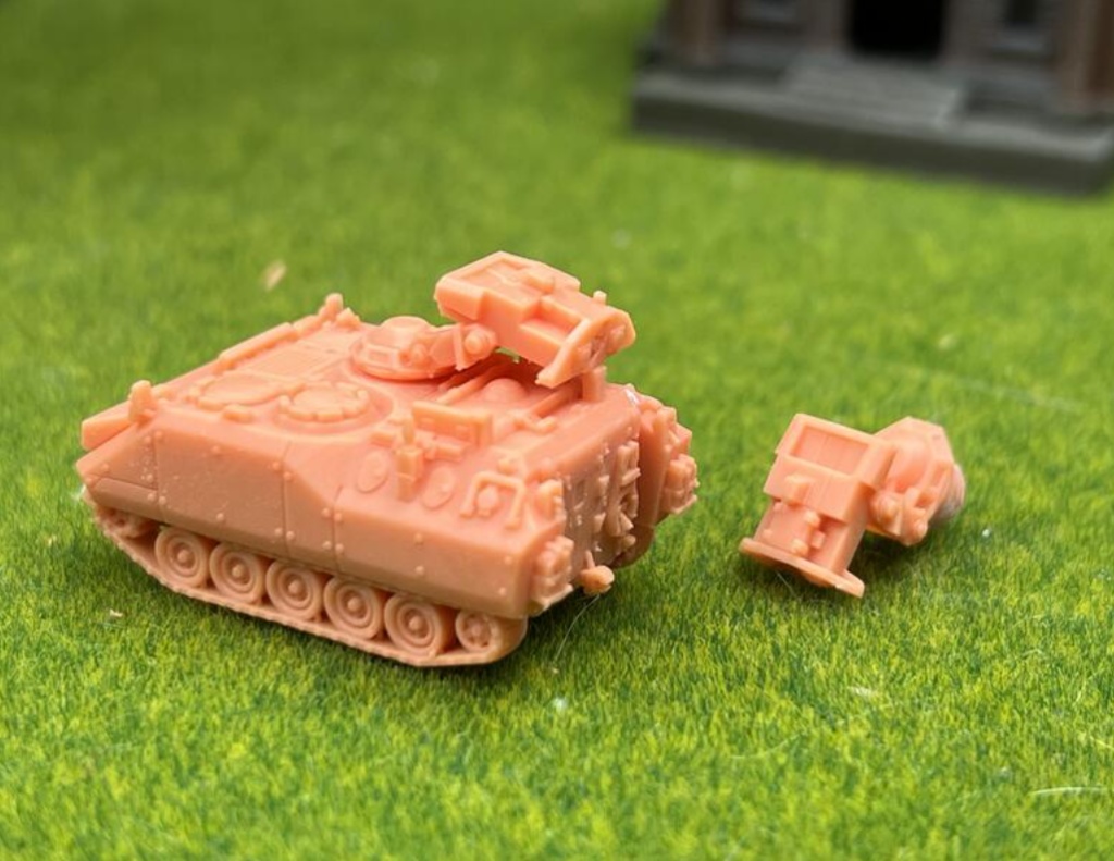1347 1/144 YPR-765 PRAT 前期型 歩兵戦闘車