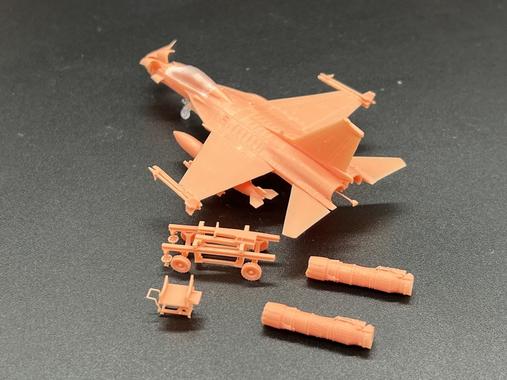 1/144 F-CK-1C チンクォ 単座型戦闘機 維修狀態 含む水転写デカール