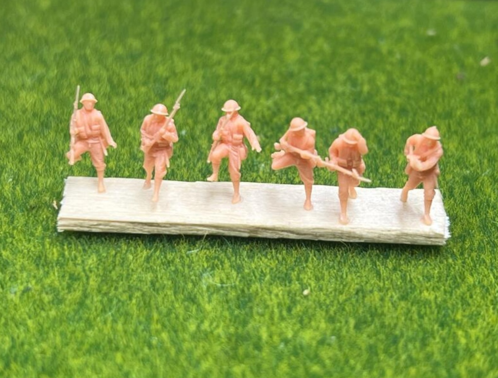 1210 1/144  第一次世界大戦 イギリス歩兵 1916 03 進攻中の兵士