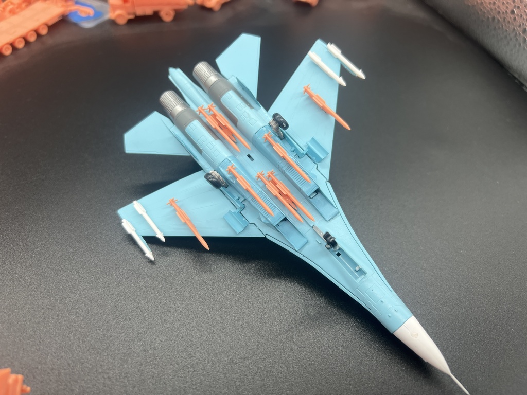 1530 1/144 SU-27用R-77 1機用 戦闘機キットは含まれていません