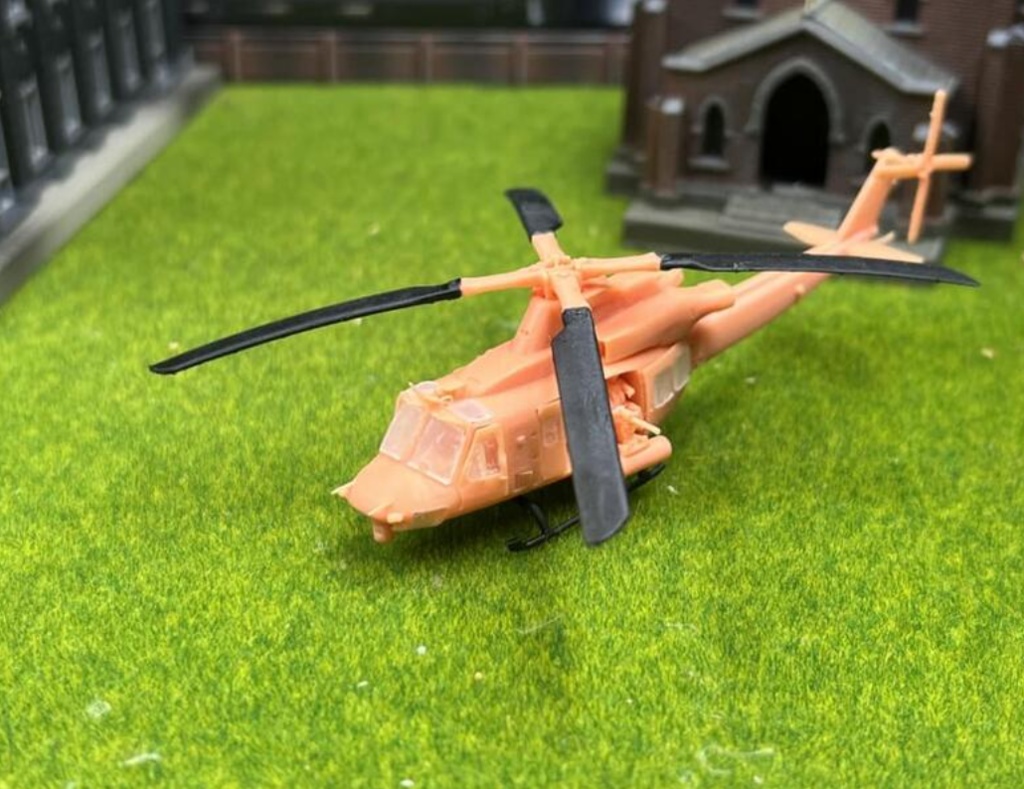 1084 1/144 UH-1Y ヴェノム (Venom) 製品にはフィギュアは含まれません