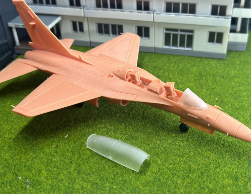 1/72 AIDC T-5 勇鷹 デカール付き