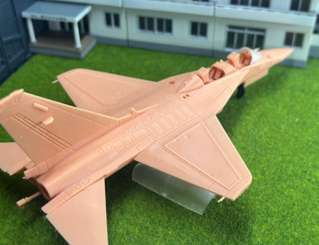 1/72 AIDC T-5 勇鷹 デカール付き