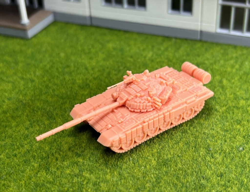 985 1/144 T-72B戦車