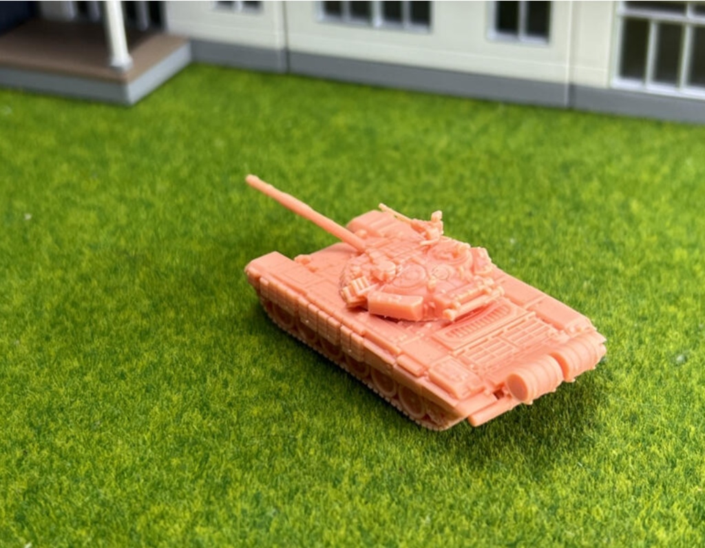 985 1/144 T-72B戦車
