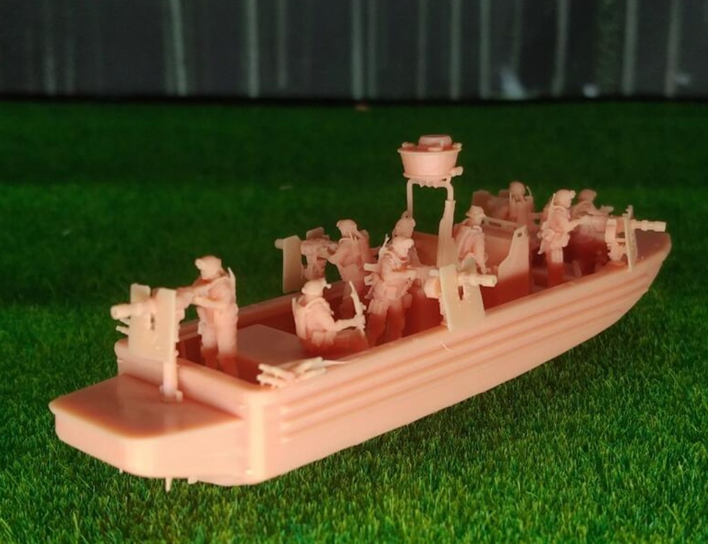 825 1/144 SOC-R 河川特殊作戦舟艇