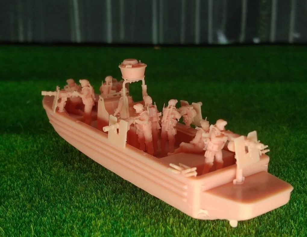 825 1/144 SOC-R 河川特殊作戦舟艇