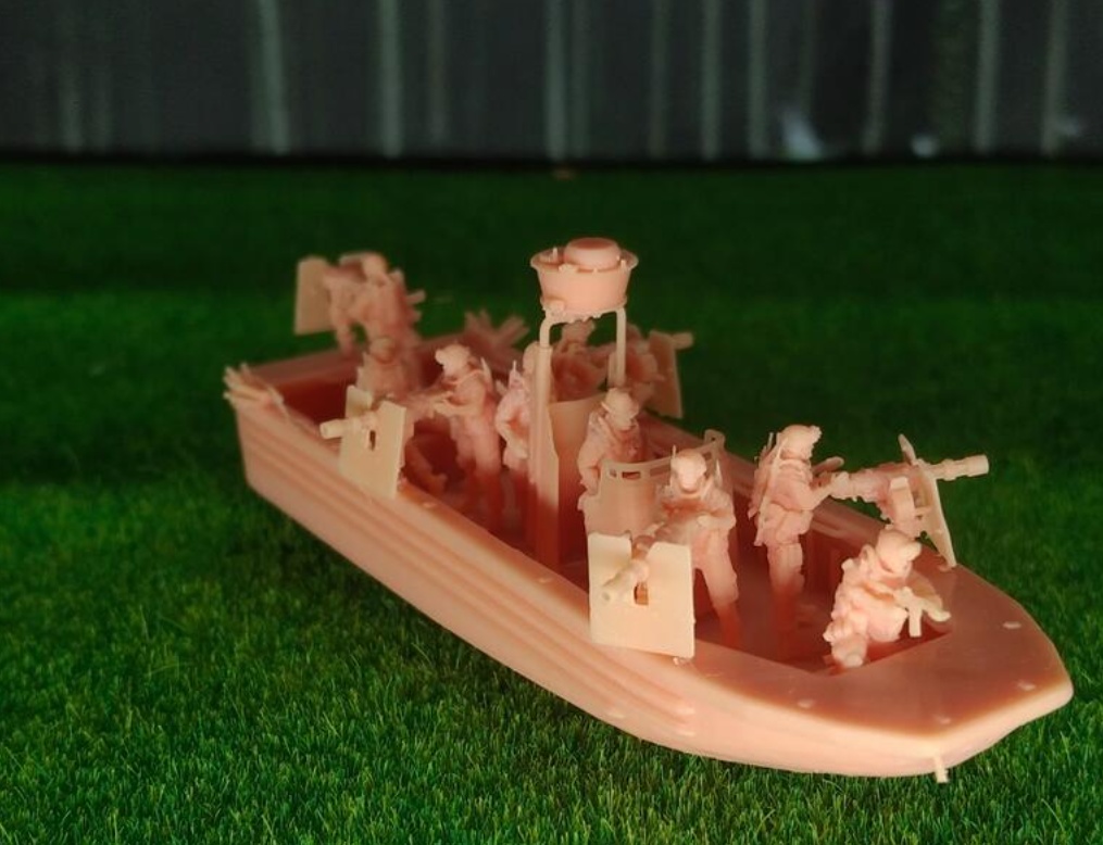 825 1/144 SOC-R 河川特殊作戦舟艇