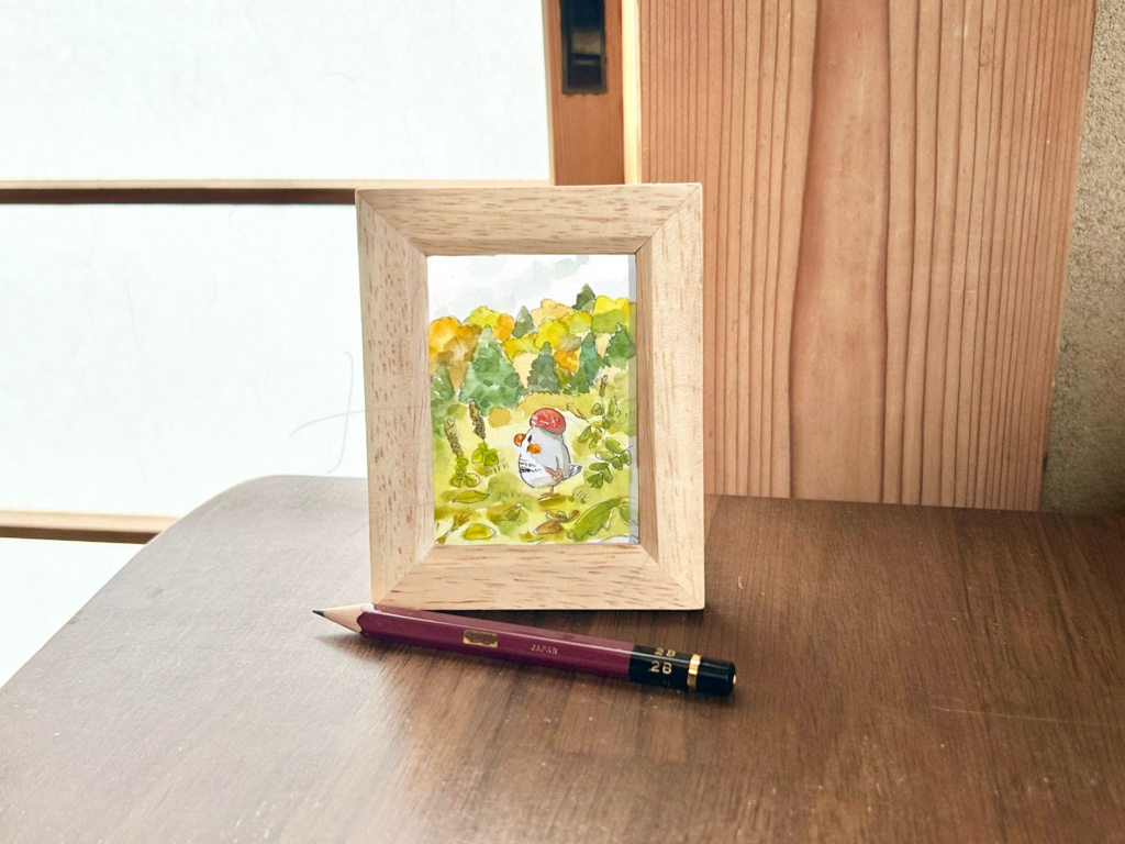 紅葉のお山と小鳥