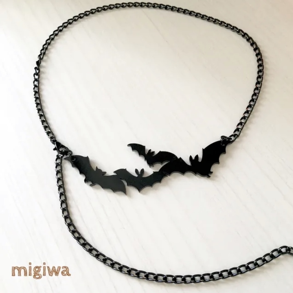 コウモリのブラックネックレス