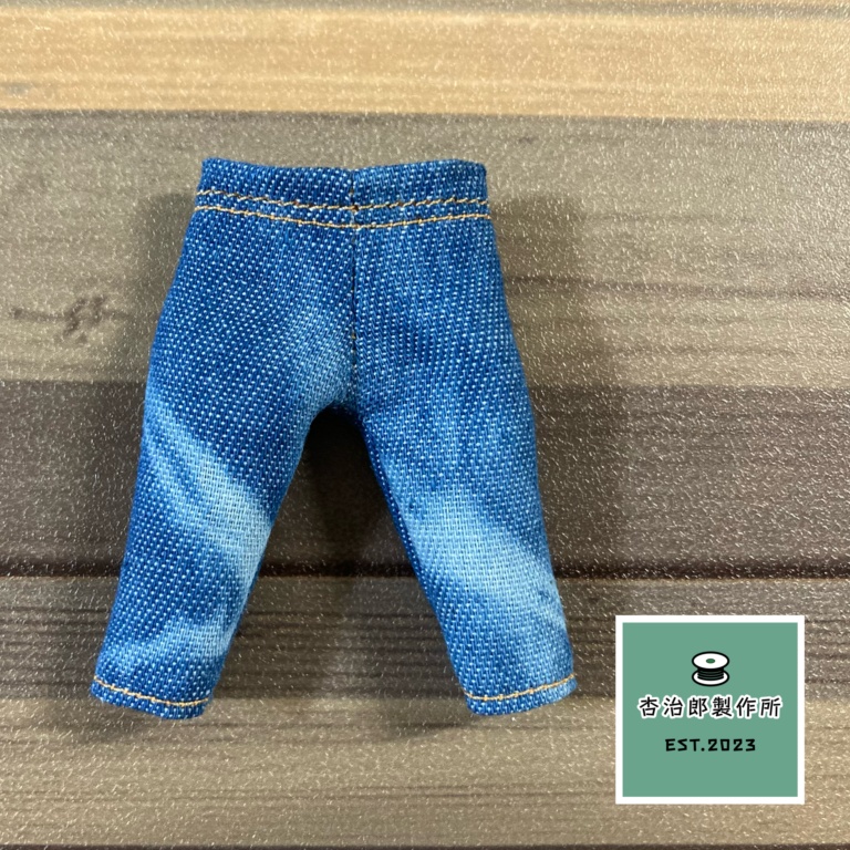 パーカー&デニム風パンツ