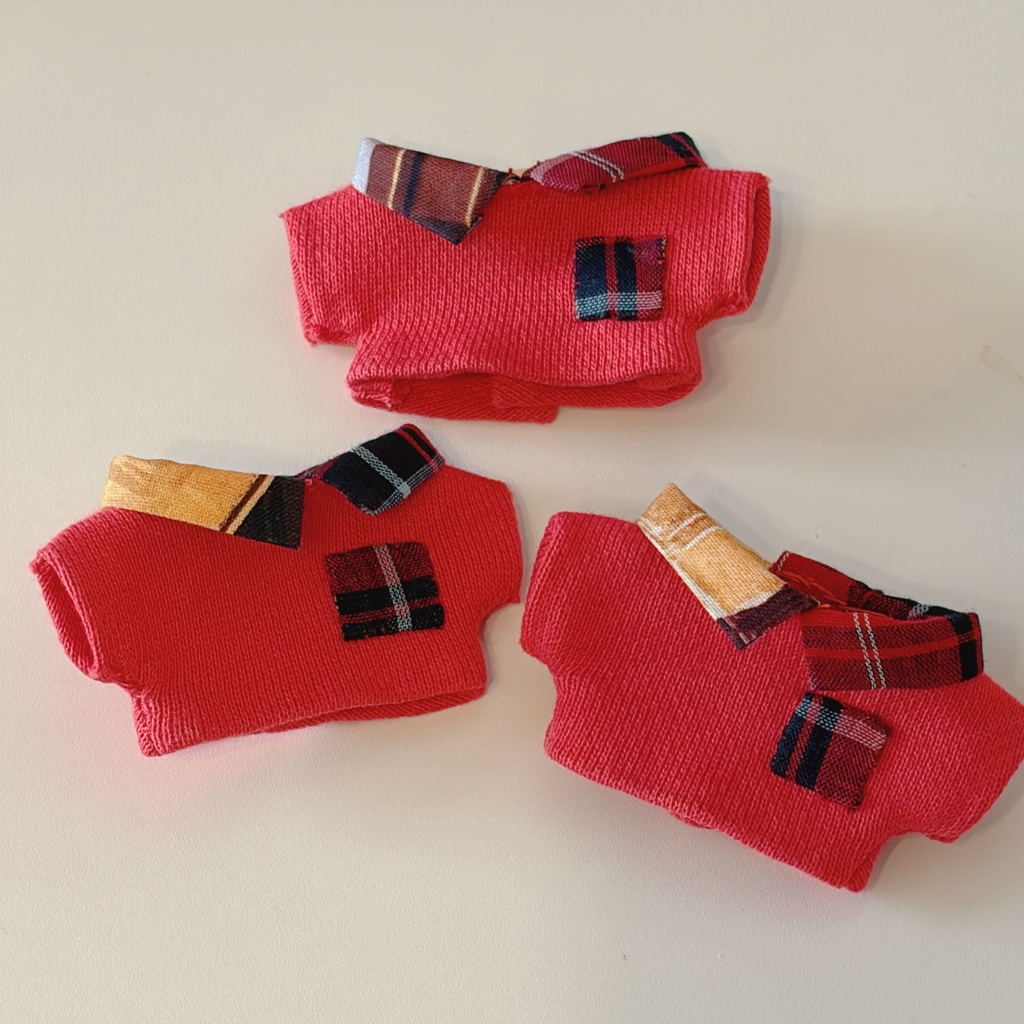 チェックの服_赤