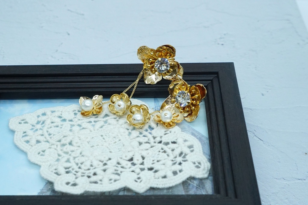 煌めきのフローラルピアス