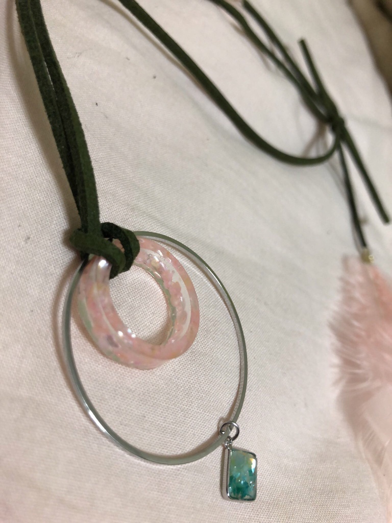 京に浮く春の背 ペンダント