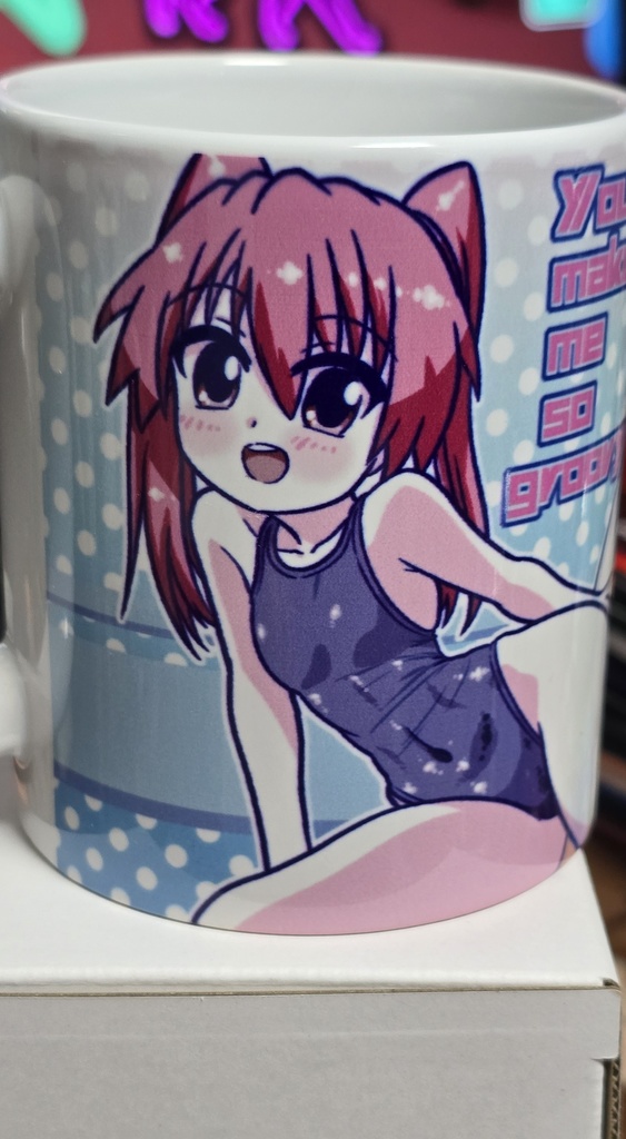 ONIGIRI 競泳水着マグカップ「うまくゆくさ明日」