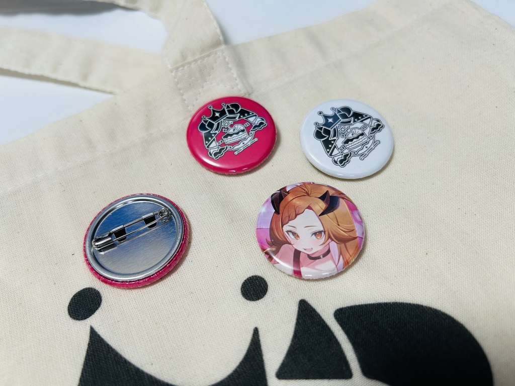 6周年記念ロゴ缶バッチ