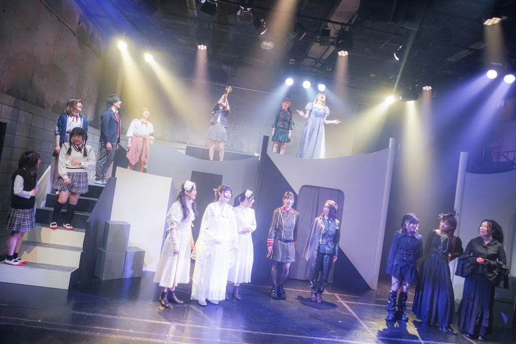「BLACK/WHITE〜live together in perfect harmony〜」脚本