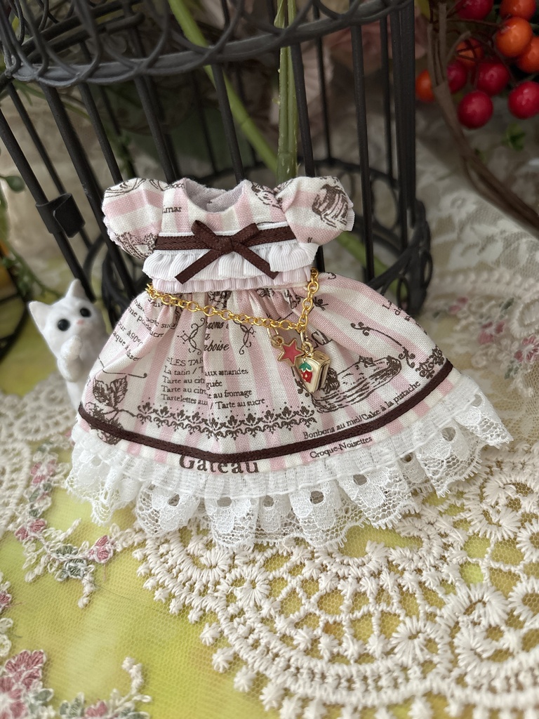 ケーキのチャームが可愛いワンピ