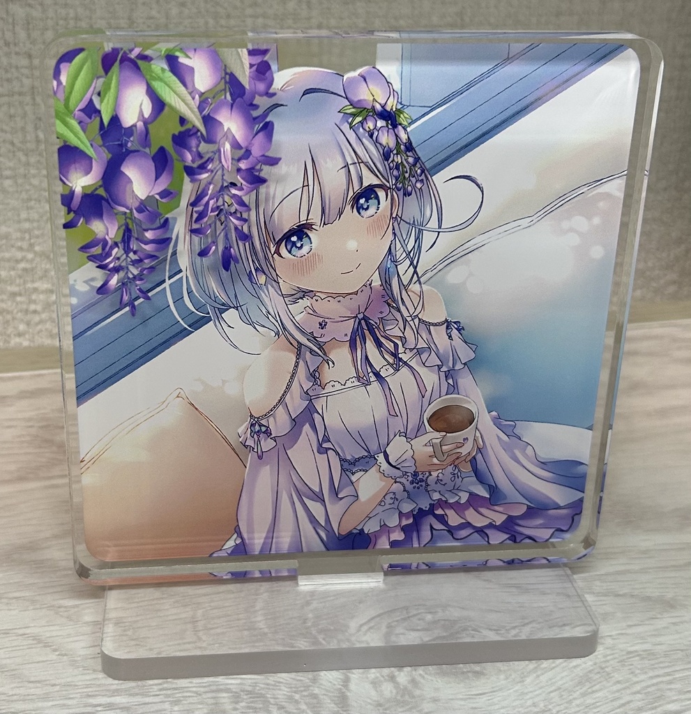【1周年記念グッズ】アクリルスタンド ー ソファーでお座り
