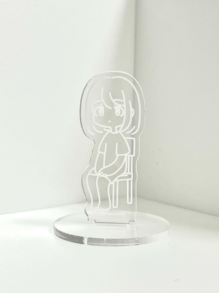 おんなのこアクスタ　座ってる