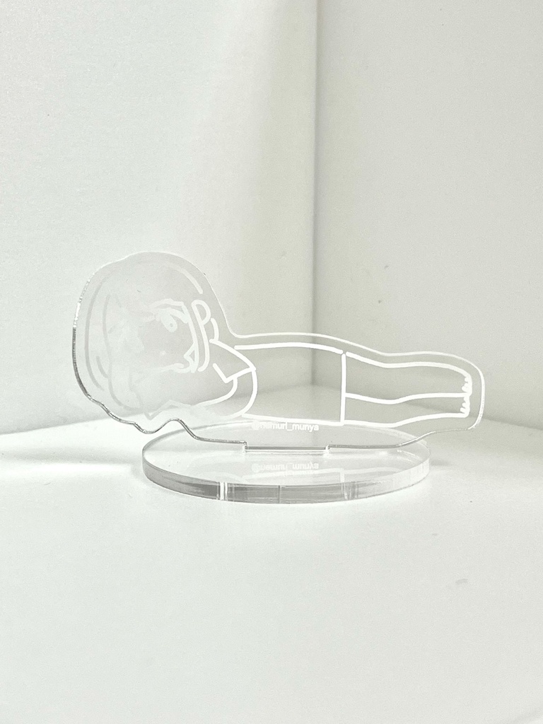 おんなのこアクスタ　横になってる