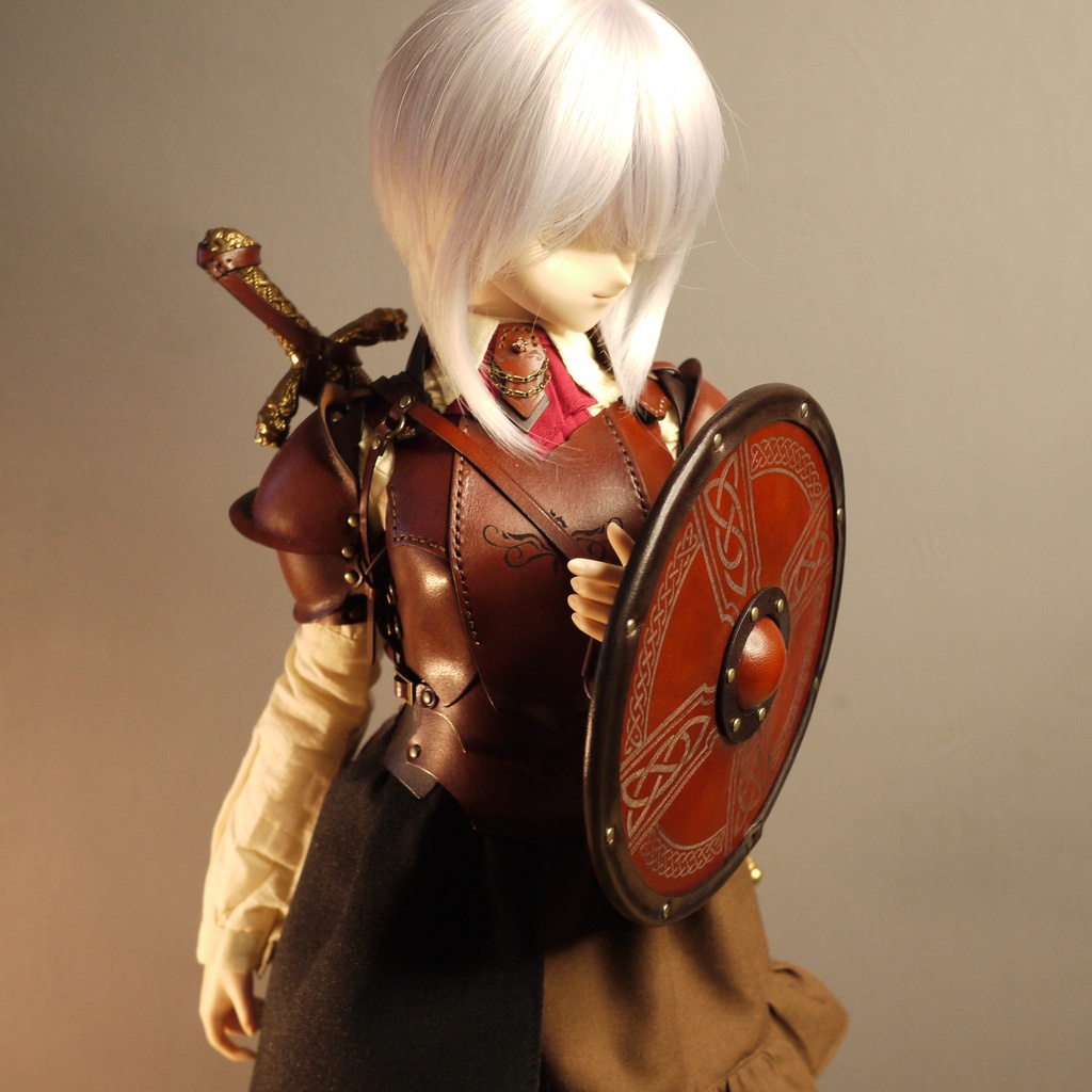[受注生産] 1/3ドール ケルト十字レザーシールド 本革