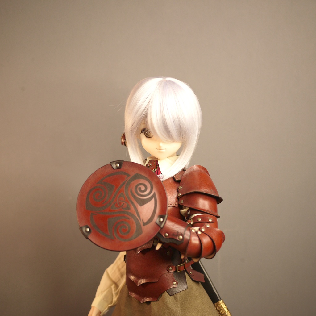 [受注生産] 1/3ドール ケルト トリスケリオンレザーシールド 本革