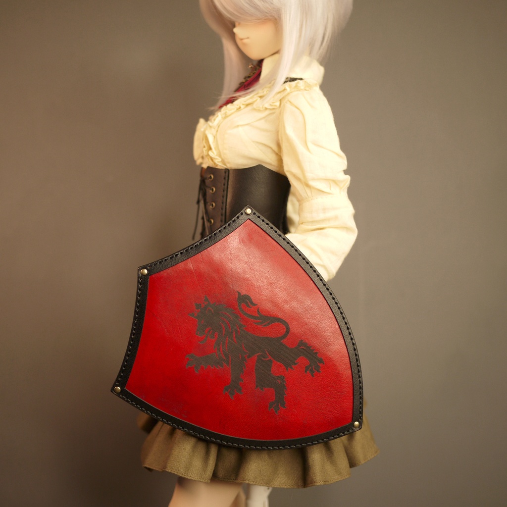 [受注生産] 1/3ドール 獅子のレザーカイトシールド 本革