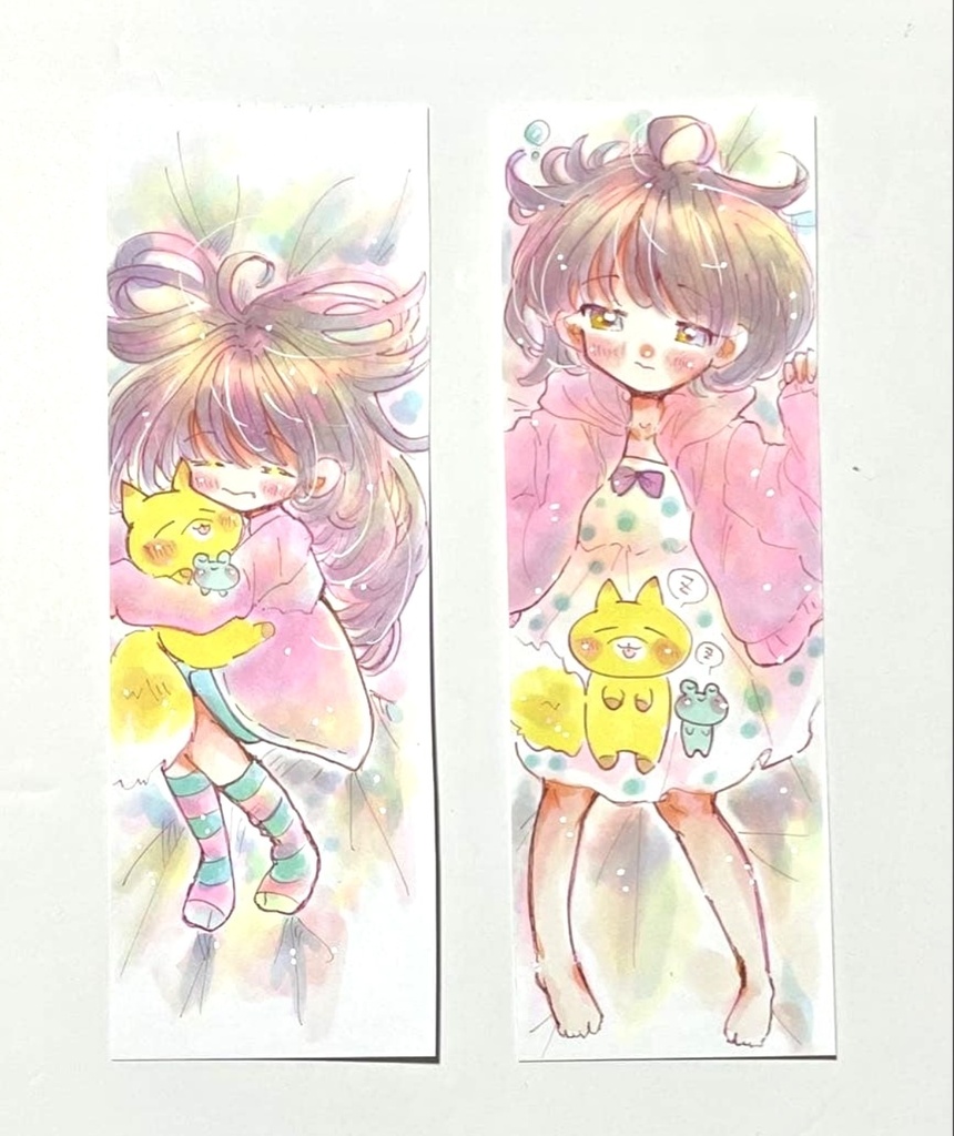 【しおりサイズ、ハガキの半分】しとしとちゃん 抱き枕カバー風しおり