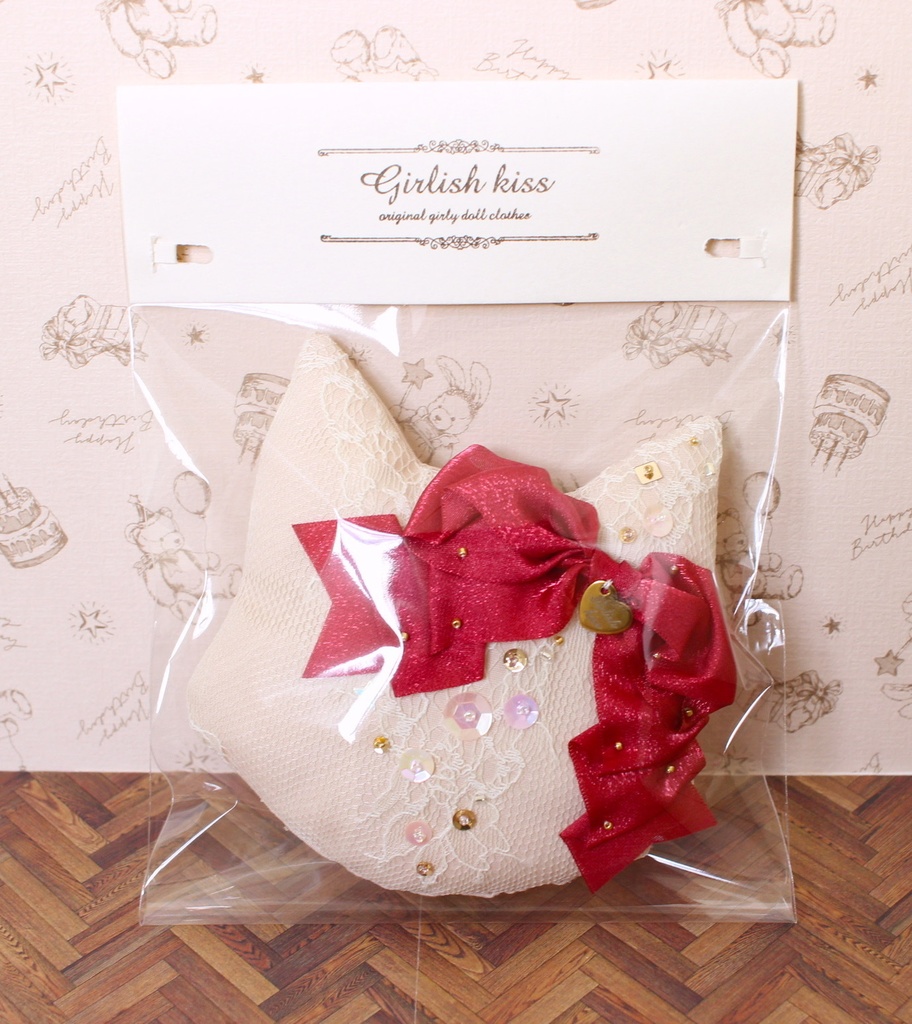 ネコクッション　ピンク×赤リボン