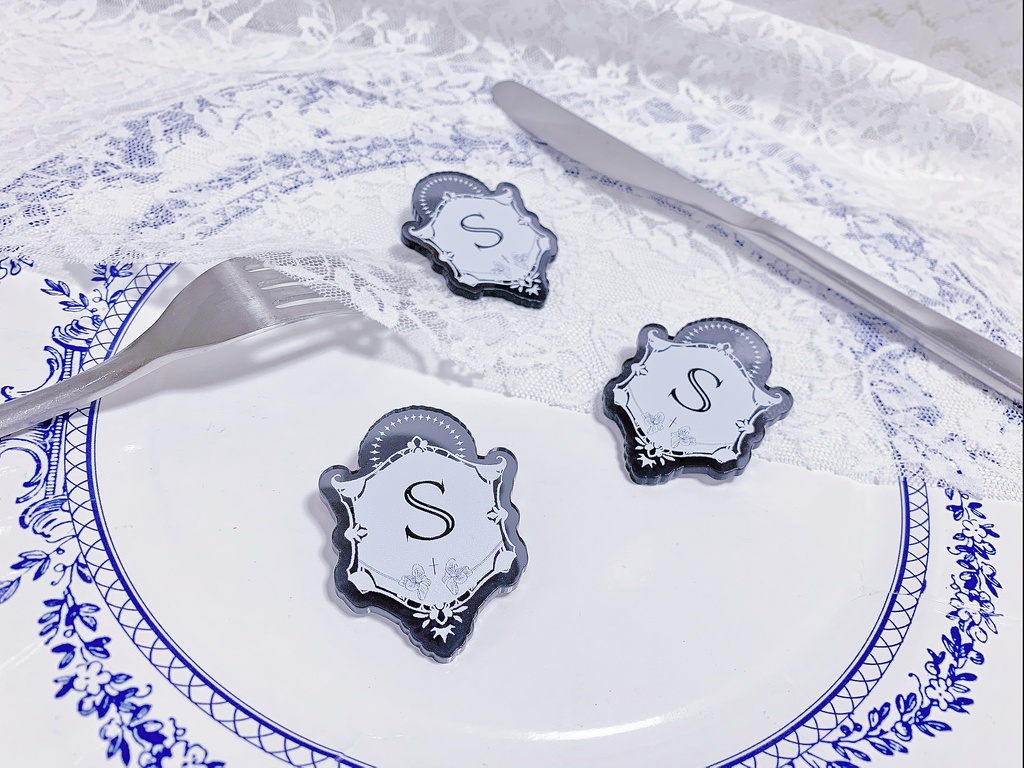 菫ヶ丘女学院校章ブローチ