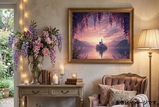 黄昏に揺れる藤と湖上の城