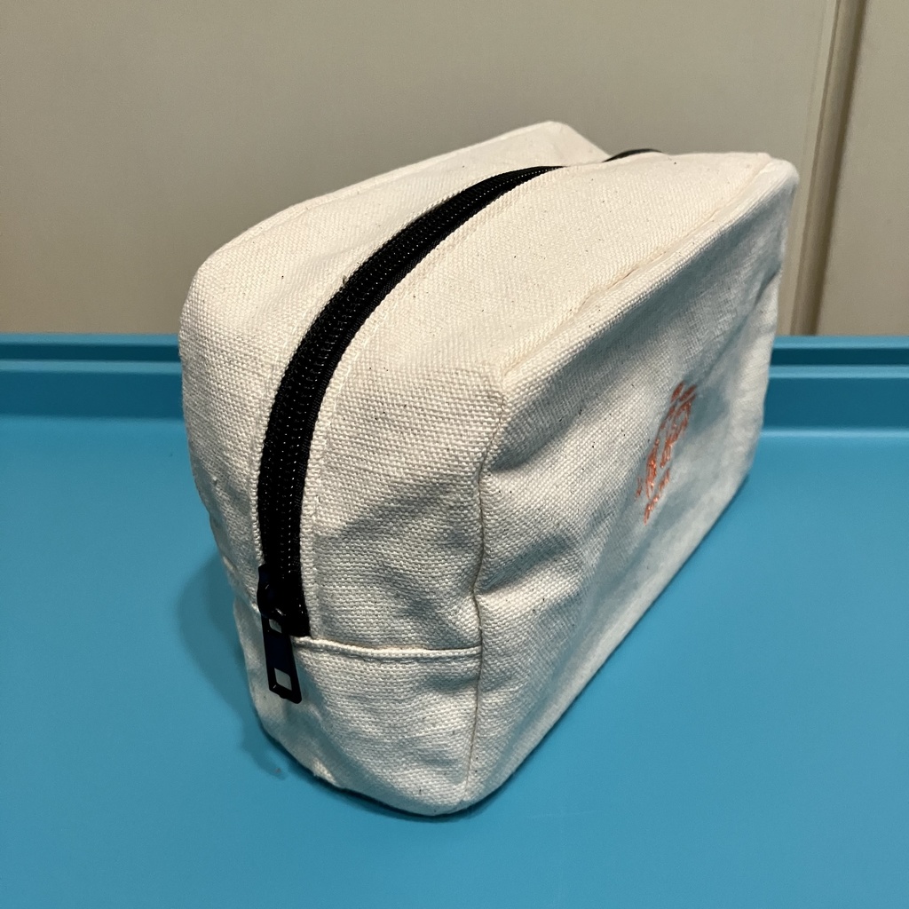 ゆるいサラマンの刺繍ポーチ②(大)