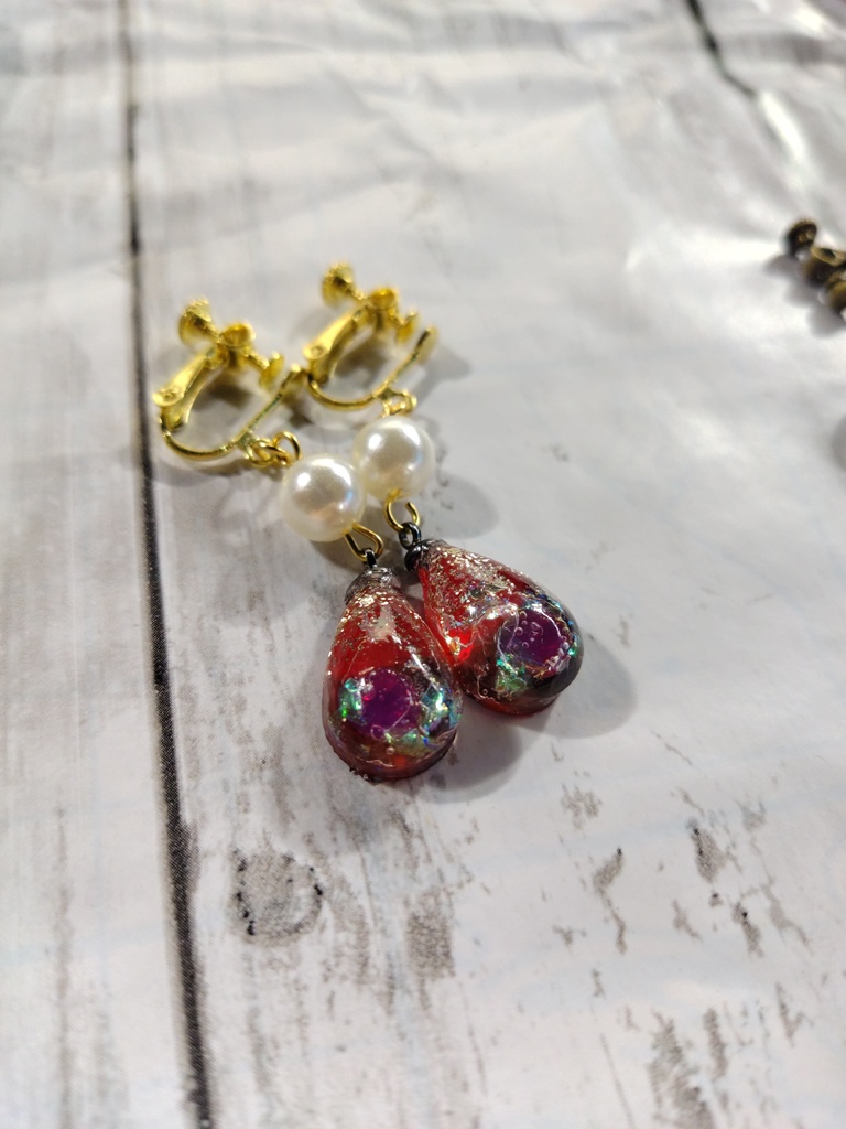 ツイステイメージピアス・イヤリング（ハーツラビュル寮）